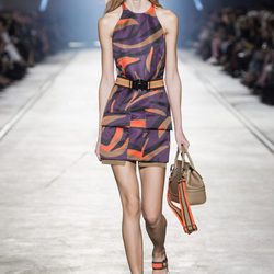 Vestido de cuello halter de la colección primavera/verano 2016 de Versace en Milán Fashion Week