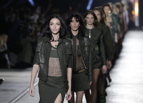 Carrusel de la colección de primavera/verano 2016 de Versace en Milan Fashion Week