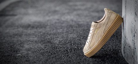 Zapatilla puma beige de la colección 'PUMA BY RIHANNA'