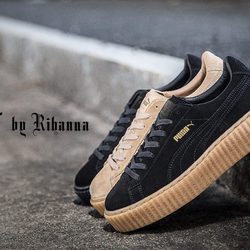 Tres zapatillas puma beige y negras de la colección 'PUMA BY RIHANNA'