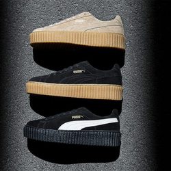 Trío de zapatillas puma beige y negras de la colección 'PUMA BY RIHANNA'