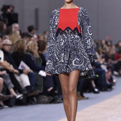 Vestido rojo y azul de la colección primavera/verano 2016 de Chloé en Paris Fashion Week