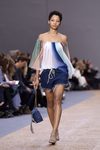 Pantalon vaquero corto y camisa de rayas de la colección primavera/verano 2016 de Chloé en Paris Fashion Week
