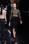 Look total black de la colección primavera/verano 2016 de Balmain en Paris Fashion Week