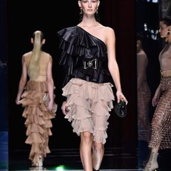 Conjunto de volantes de la colección primavera/verano 2016 de Balmain en Paris Fashion Week
