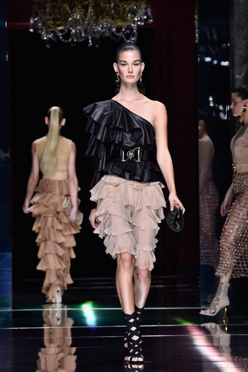 Conjunto de volantes de la colección primavera/verano 2016 de Balmain en Paris Fashion Week