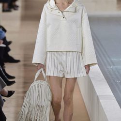 Sudadera blanca de la colección primavera/verano 2016 de Balenciaga en Paris Fashion Week