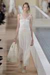 Vestido blanco de la colección primavera/verano 2016 de Balenciaga en Paris Fashion Week