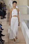 Vestido anudado al cuello de la colección primavera/verano 2016 de Balenciaga en Paris Fashion Week