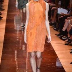 Vestido naranja de la colección primavera/verano 2016 de Nina Ricci en Paris Fashion Week