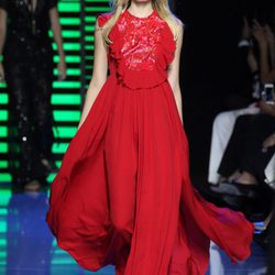 Vestido largo rojo de la colección de primavera/verano 2016 de Elie Saab en París Fashion Week