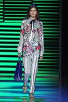Camisa y pantalón de rayas y flores de la colección de primavera/verano 2016 de Elie Saab en París Fashion Week