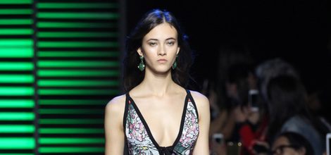 Vestido largo de flores de la colección de primavera/verano 2016 de Elie Saab en París Fashion Week