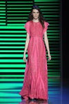 Vestido largo rosa de la colección de primavera/verano 2016 de Elie Saab en París Fashion Week