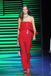 Jumpsuit rojo de la colección de primavera/verano 2016 de Elie Saab en París Fashion Week