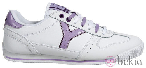 Zapatilla Dublín Lady blanca y malva de la colección otoño/invierno 2011 de Yumas