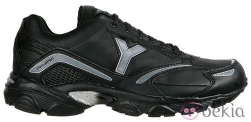 Zapatilla Golden Cross negra de la colección otoño/invierno 2011 de Yumas