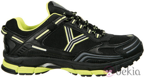 Zapatilla Soldeu negra y pistacho de la colección otoño/invierno 2011 de Yumas