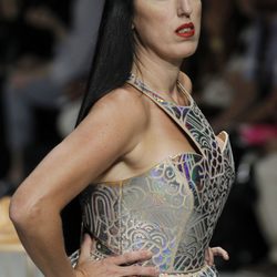 Rossy de Palma desfilando para Manish Arora en París