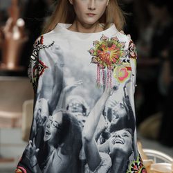 Estampados retro en el desfile de Manish Arora en París
