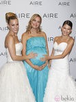 Edurne y Úrsula Corberó miman la barriguita de Alba Carrillo en la presentación de Aire Barcelona