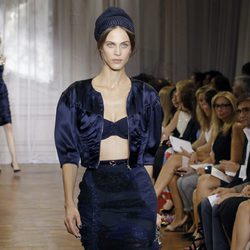 Conjunto azul marino de la colección primavera/verano 2012 de Nina Ricci en París