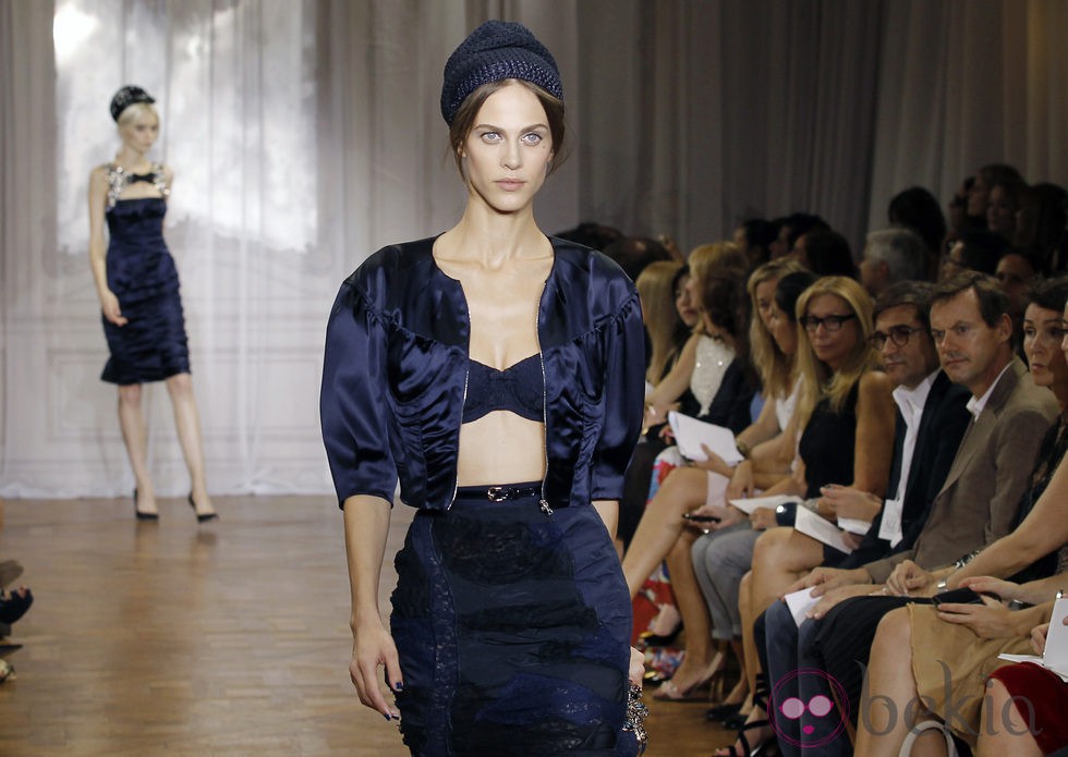Conjunto azul marino de la colección primavera/verano 2012 de Nina Ricci en París