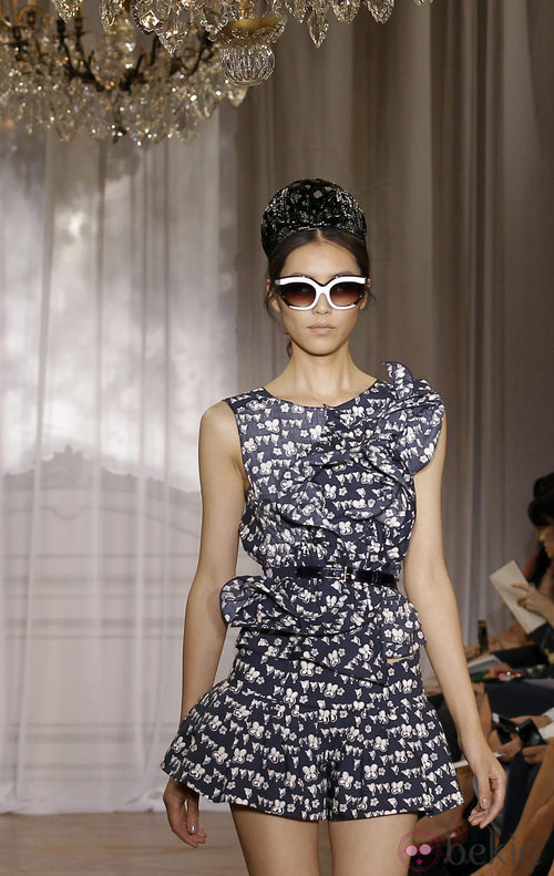 Vestido estampado de la colección primavera/verano de Nina Ricci en París