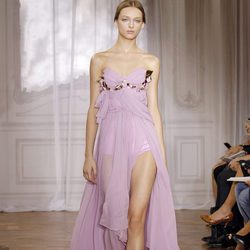 Vestido lila de la colección primavera/verano 2012 de Nina Ricci en París