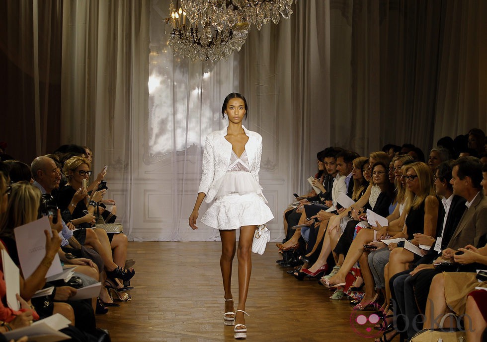 Conjunto blanco de la colección primavera/verano 2012 de Nina Ricci en París