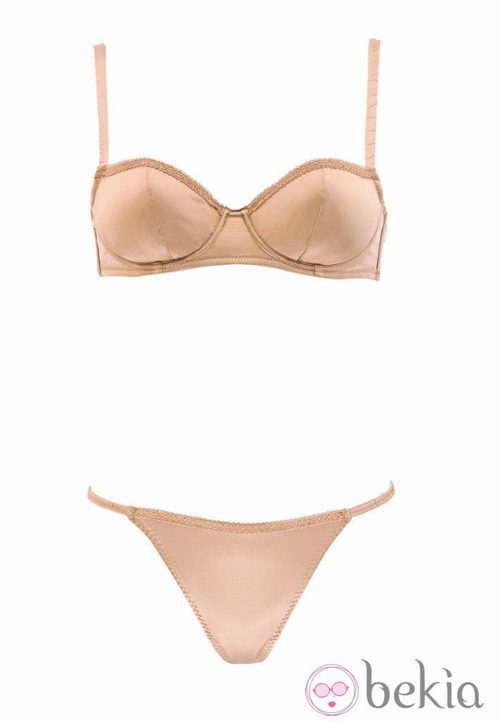 Conjunto de sujetador y tanga rosa de la colección Goldenpoint otoño 2011