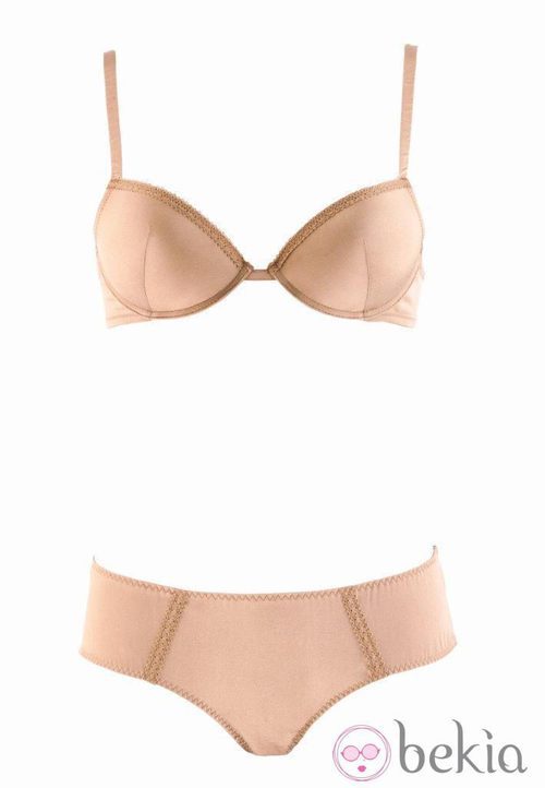 Conjunto de sujetador y slip rosa de la colección Goldenpoint otoño 2011