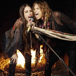 Steven Tyler y su hija Chelsea posan para la firma Andrew Charles