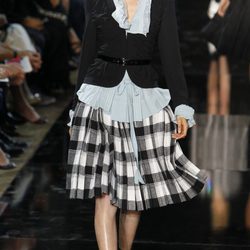 Blazer negro y falda tableada de cuadros, de John Galliano, colección primavera 2012