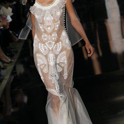Vestido con transparencias de corte sirena de John Galliano de la colección primavera 2012