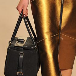 Detalle del bolso negro, de Loewe, colección primavera 2012