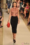 Miranda Kerr en el desfile de Loewe, colección primavera 2012