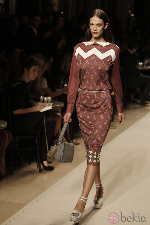 Vestido sesentero con mangas, de Loewe, colección primavera 2012