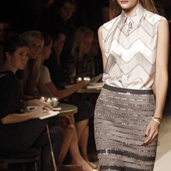 Conjunto falda y camisa beige, de Loewe, colección primavera 2012