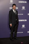 Manuel Seda, con camisa blanca y corbata negra, en la Gala Cosmopolitan Fun Fearless Female 2011