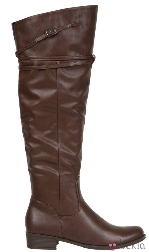Botas altas en color camel de la colección otoño/invierno 2011/2012 de Alex Silva