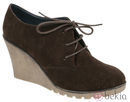 Zapatos de ante con cuña de la colección otoño/invierno 2011/2012 de Alex Silva