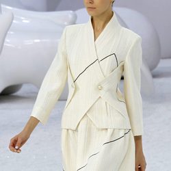 Traje dos piezas de Chanel, colección primavera 2012