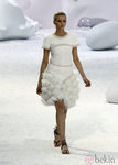 Vestido de manga corta con detalles de pedrería, de Chanel, colección primavera 2012