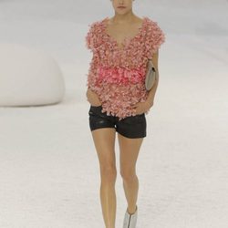 Minishort y camisa, de Chanel, colección primavera 2012