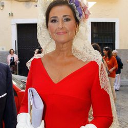 Looks Boda Duquesa de Alba: Primer plano de la madrina Carmen Tello