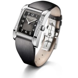 Reloj con correa y esfera negra de la colección Hampton de la firma Baume & Mercier