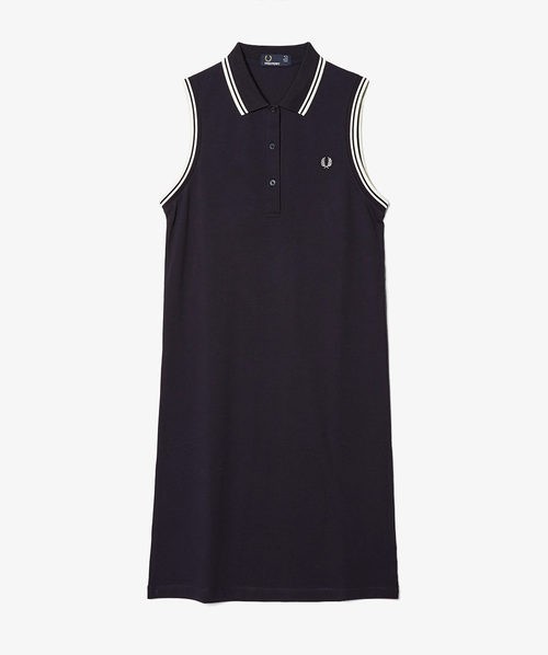Vestido azul marino de la nueva colección Authentic de Fred Perry