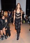 Vestido negro con volantes de la nueva colección primavera/verano 2016 de John Galliano en Paris Fashion Week