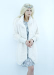Abrigo blanco y vestido gris de la nueva colección otoño/invierno 2015/2016 de Van-Dos